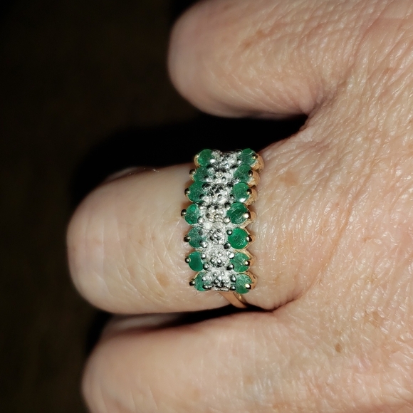 10K Emerald and Diamond Ring Size 7 - Picture 2 of 4